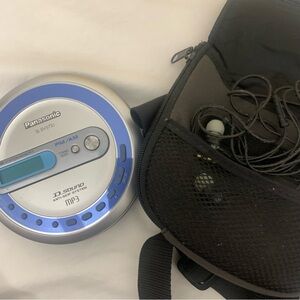 Panasonic SL-SV573J portable CD player AM/FM radio tuner Earphones and Case